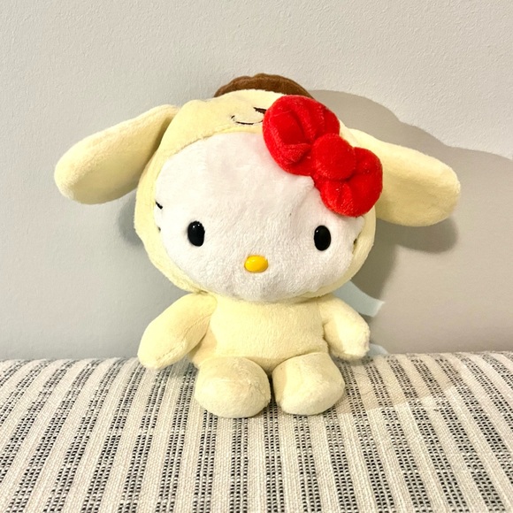🎉RARE🎉 - Sanrio limited edition Hello Kitty dressed as Pompompurin costume - Picture 3 of 11